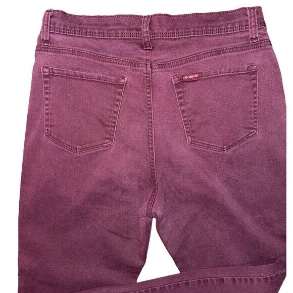 Lee Jean  - Picture 2 of 5